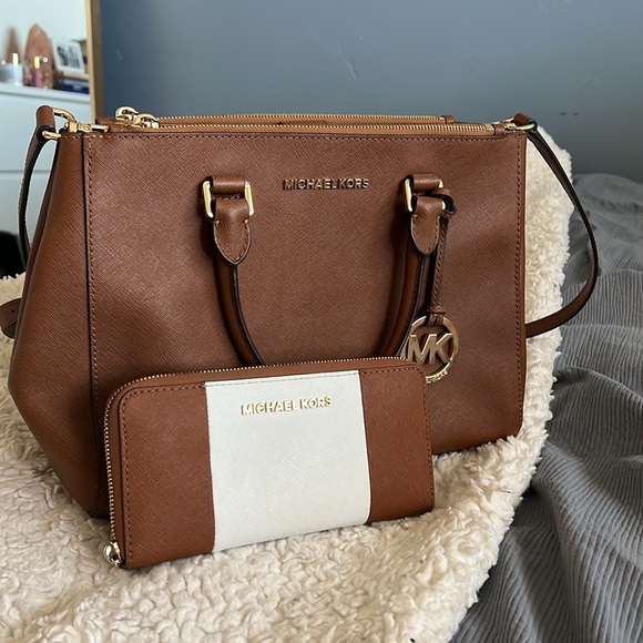 Michael Kors Purse and Wallet - Picture 4 of 6